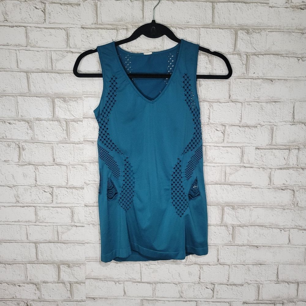 Fabletics open cut‎ out design athletic tank